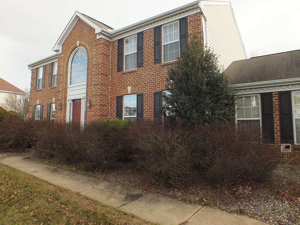 1st image of 303 Jessica Dr