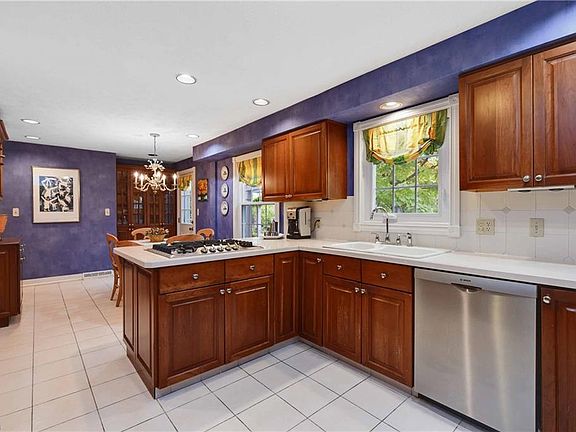 3rd image of 31113 Manchester Ln