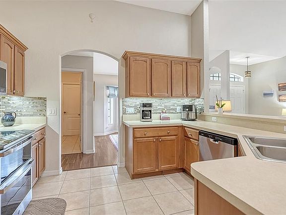 4th image of 2051 Snover Ave