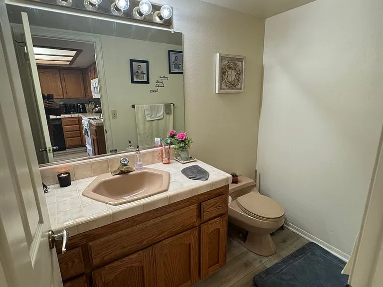 425-431 N Tiffany Dr — Photo 12
