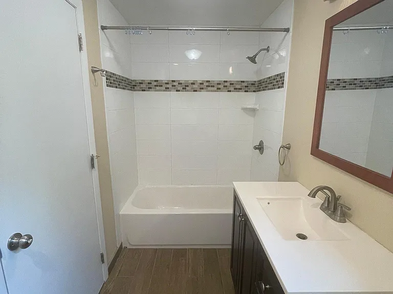 328 E Broadway #A — Photo 10