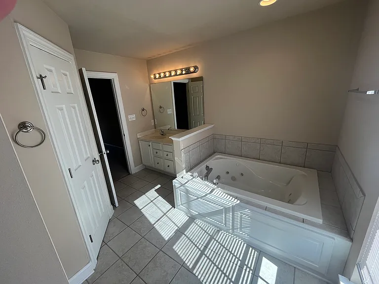 4000 Lucerne Ct #B — Photo 7
