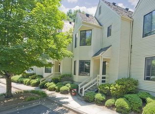 1215 Chatham Rdg, Charlottesville, VA 22901