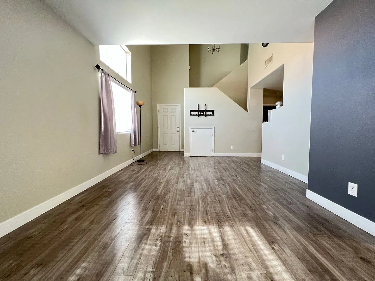 9363 Graceful Gold St — Photo 4