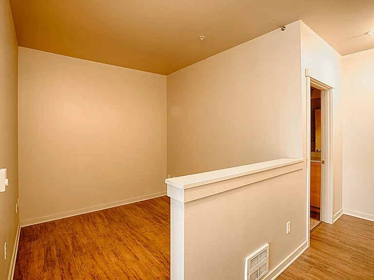 Saxe Apartments — Photo 14