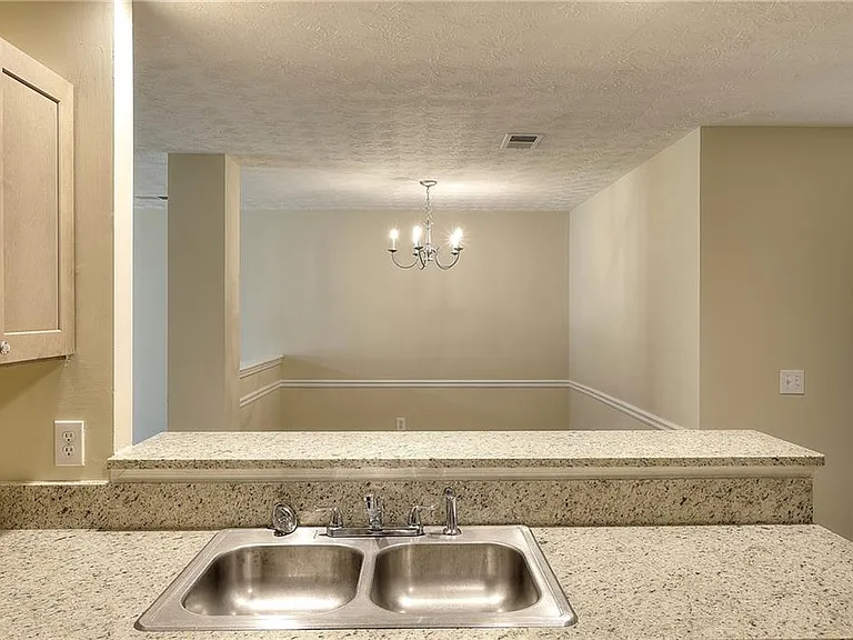453 Tara Commons Cir — Photo 17