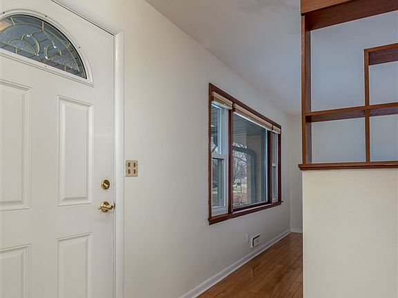 3rd image of 925 Bluecrest Dr