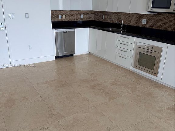 3rd image of 92 SW 3rd St APT 3909