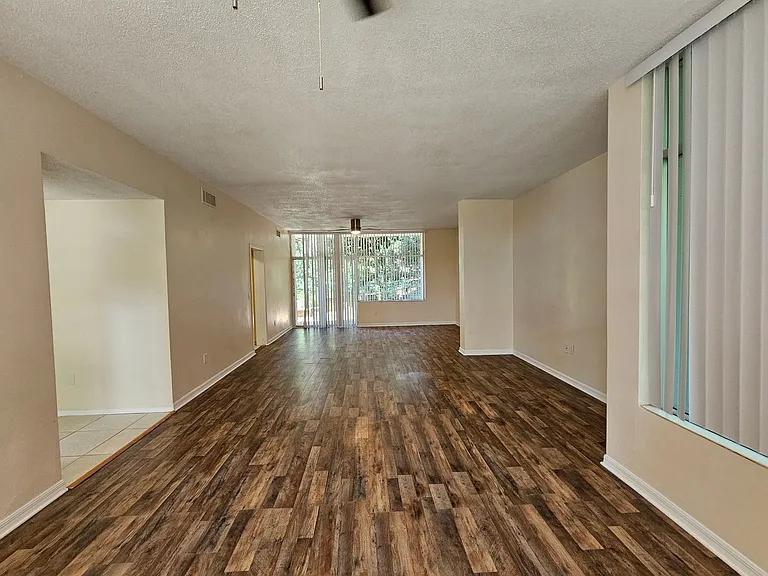 2818 SW 2nd Ave — Photo 15