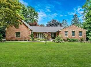 6 Memas Ct, Dix Hills, NY