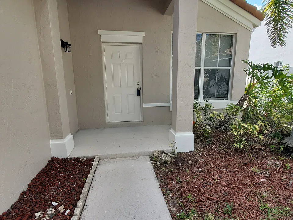 858 Briar Ridge Rd