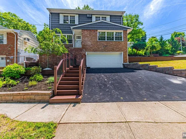 620 Oak St, Ridgefield, NJ 07657
