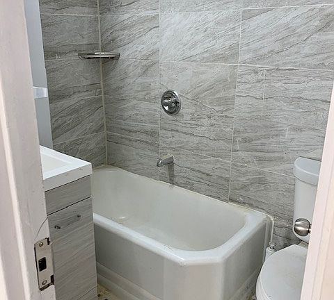 5th image of 222 Manhattan Ave APT 4F