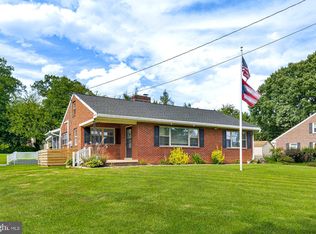 21 Blossom Hill Dr, Lancaster, PA 17601