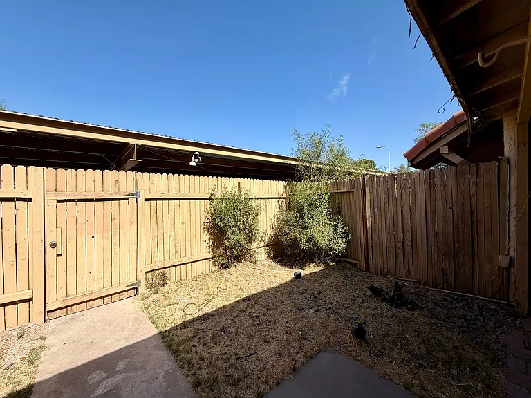 6346 N 47th Ave — Photo 22