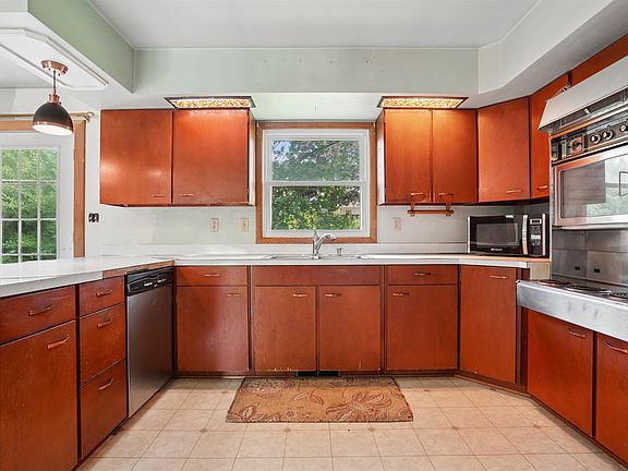 5th image of 1510 W 6th St