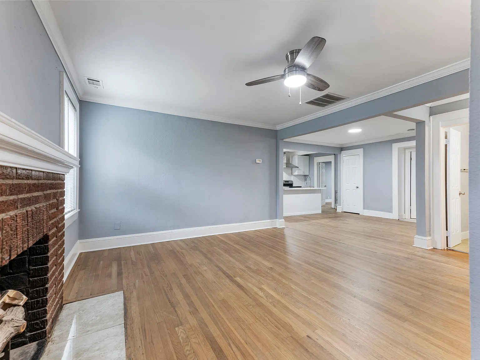 4 bed, 1900 sqft, $2,250 — Photo 3