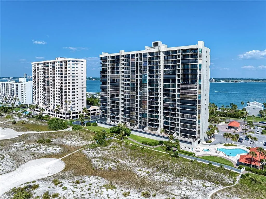 1 bed, 1.5 bath, 885 sqft, $5,000 — Photo 2