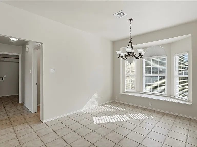821 Benning — Photo 7