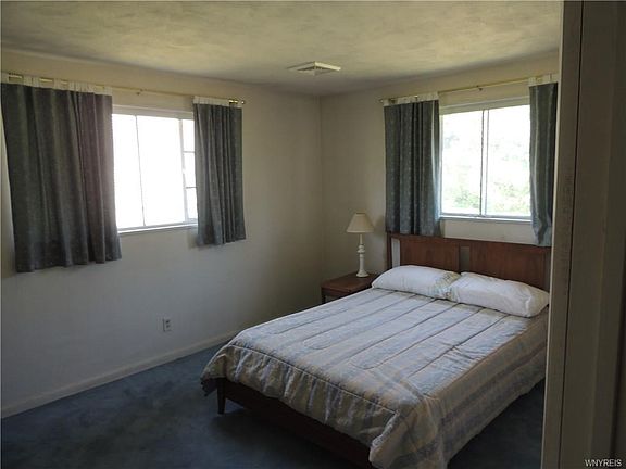 4th image of 28 Amherston Dr