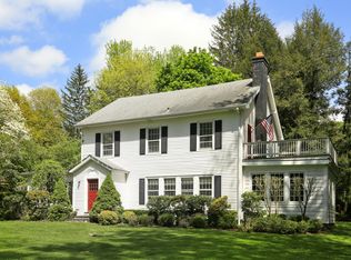 301 Quaker Rd, Chappaqua, NY 10514