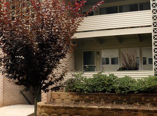 124 Haycock Rd APT B2, Falls Church, VA 22046