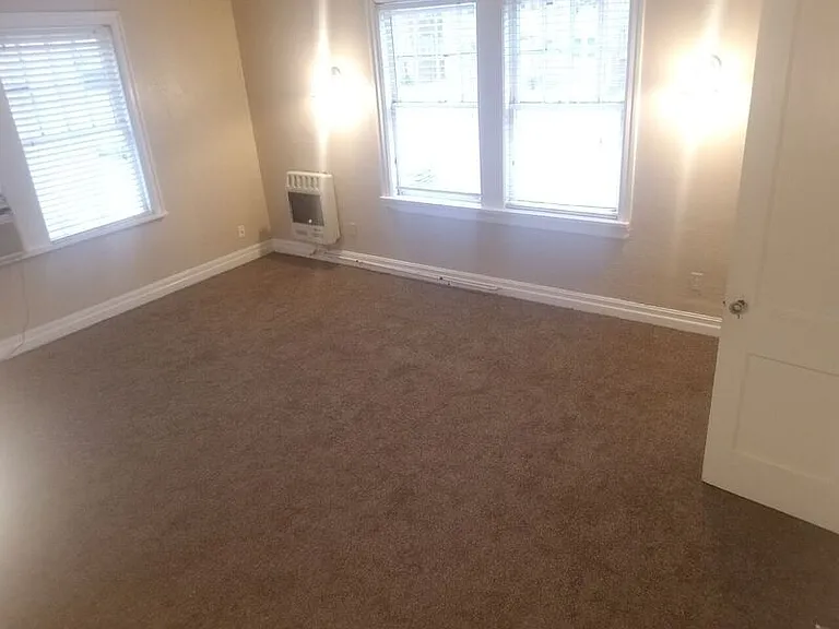 708 NW 30th St #6 — Photo 3