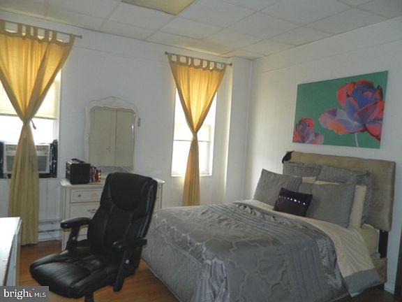 5th image of 2309 S 15th St Floor 2