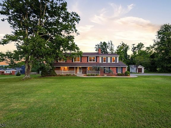 5th image of 17 Dogwood Dr