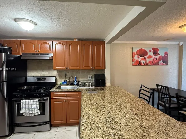 6703 N Kendall Dr APT 409, Pinecrest, FL 33156