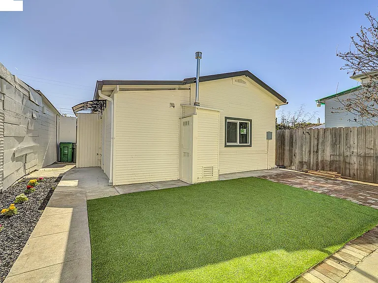 2834 Abbey St — Photo 17