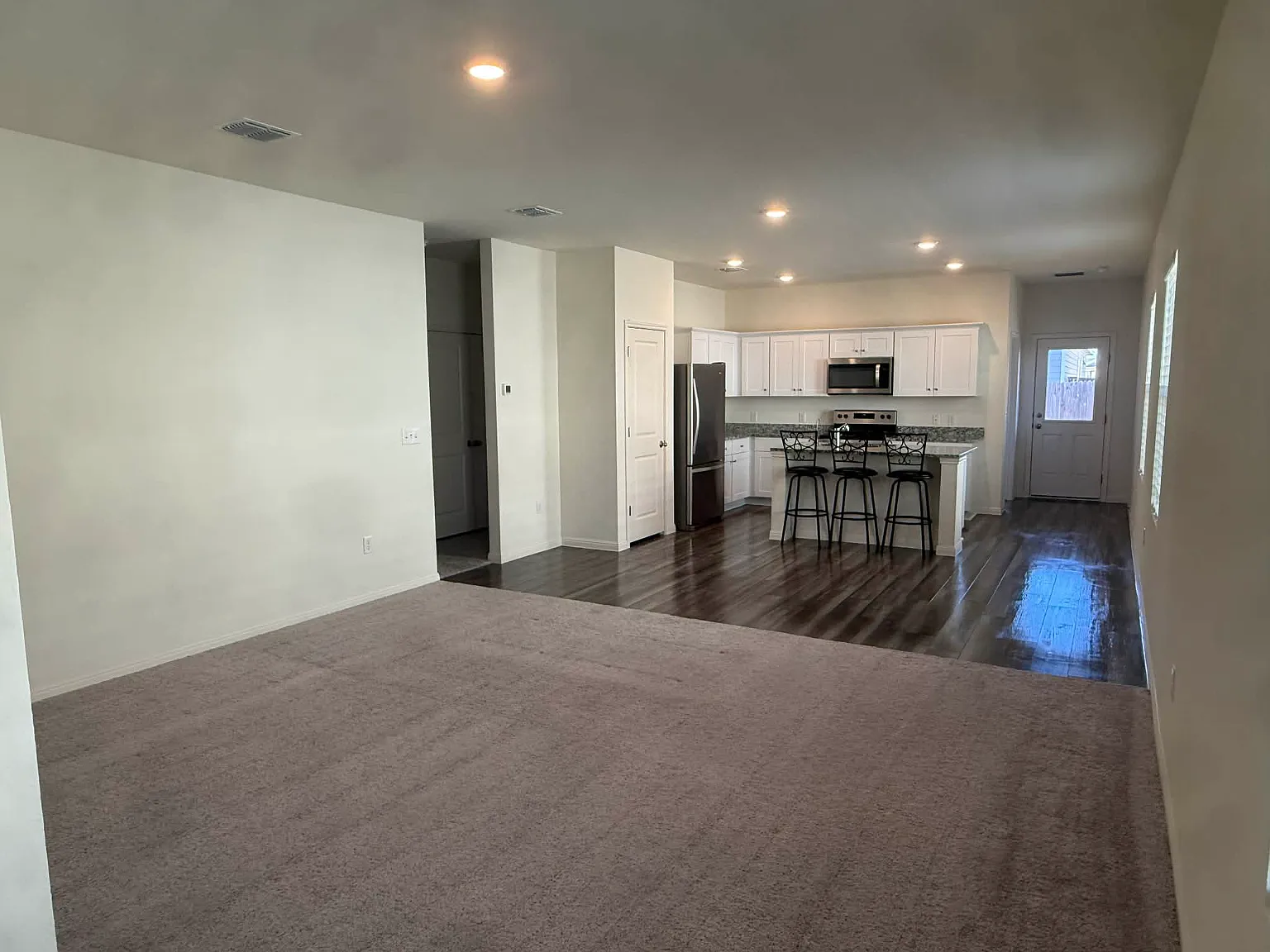 3 bed, 1376 sqft, $1,650 — Photo 4
