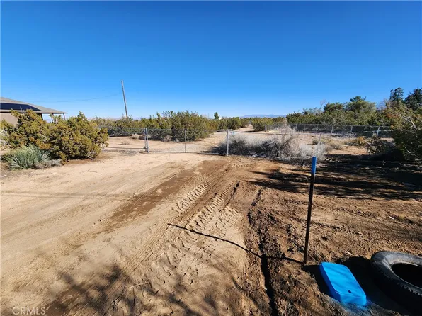 9229 Riggins Rd, Phelan, CA 92371