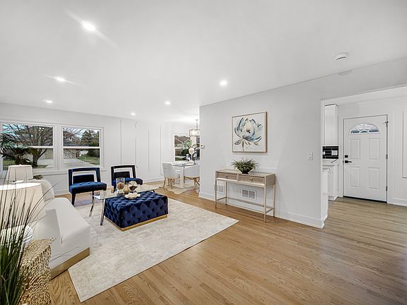 4th image of 1845 Everett Ave