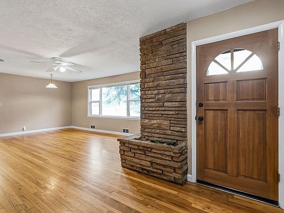 5th image of 1709 Dale Ct