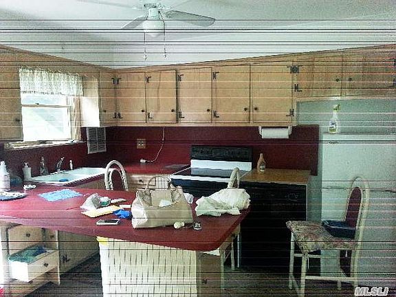 3rd image of 281 Lilac Ln