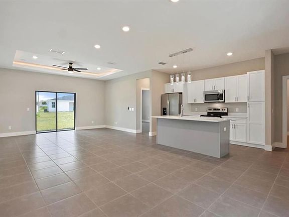 5th image of 370 Daffodil Ln