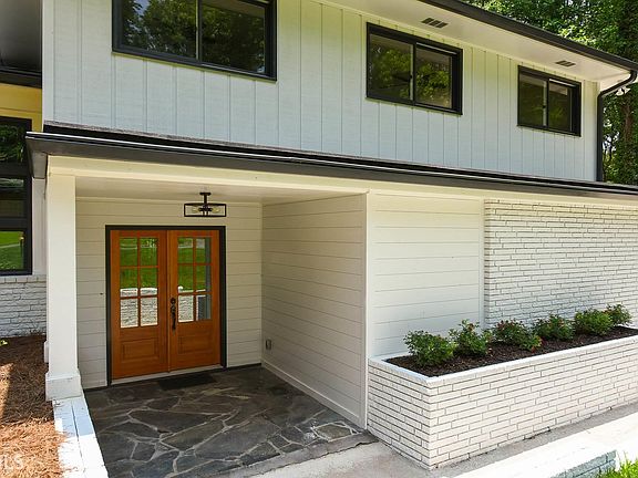 4th image of 470 Rebecca Ln SE