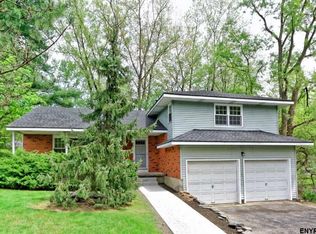 100 Mountain View Ct, Guilderland, NY 12084