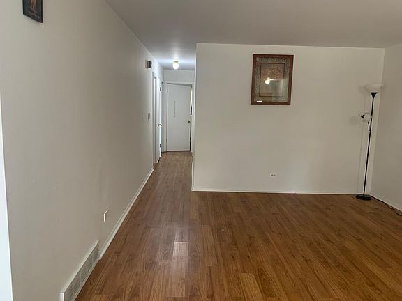 3rd image of 680 Clayton Ln