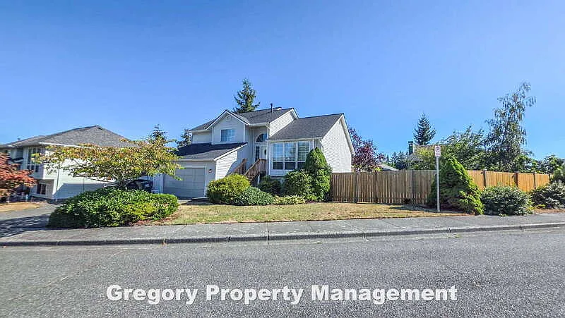 3 bed, 3.0 bath, 1594 sqft, $3,000 — Photo 2