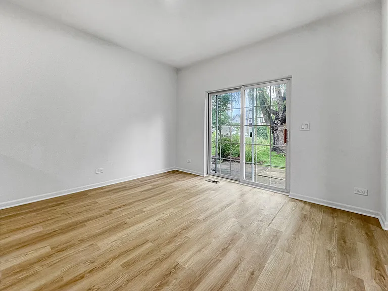 1089 Ellsworth Dr — Photo 8