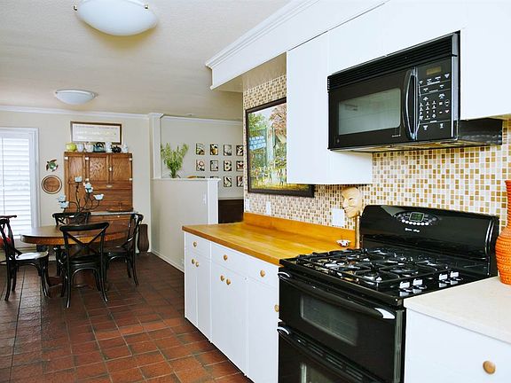 5th image of 2121 S Country Side Dr