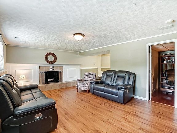 5th image of 824 James Dr