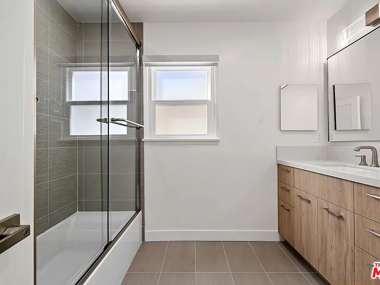 12849 Tiara St — Photo 35