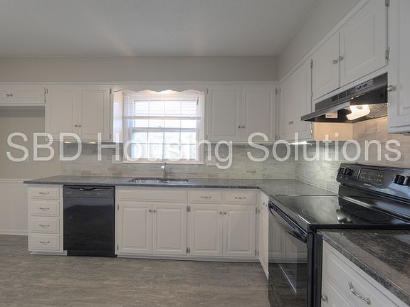 3rd image of 12813 Bristol Ave