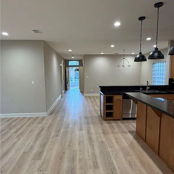 617 E Thornhill Ave — Photo 3