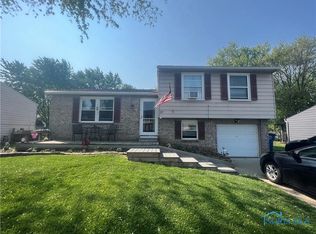 220 Edgewood Dr, Perrysburg, OH 43551