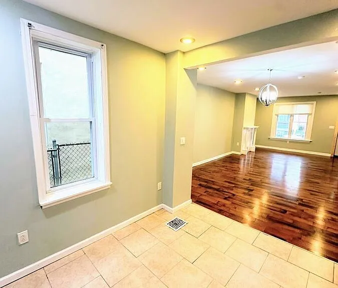 5532 Pemberton St — Photo 10