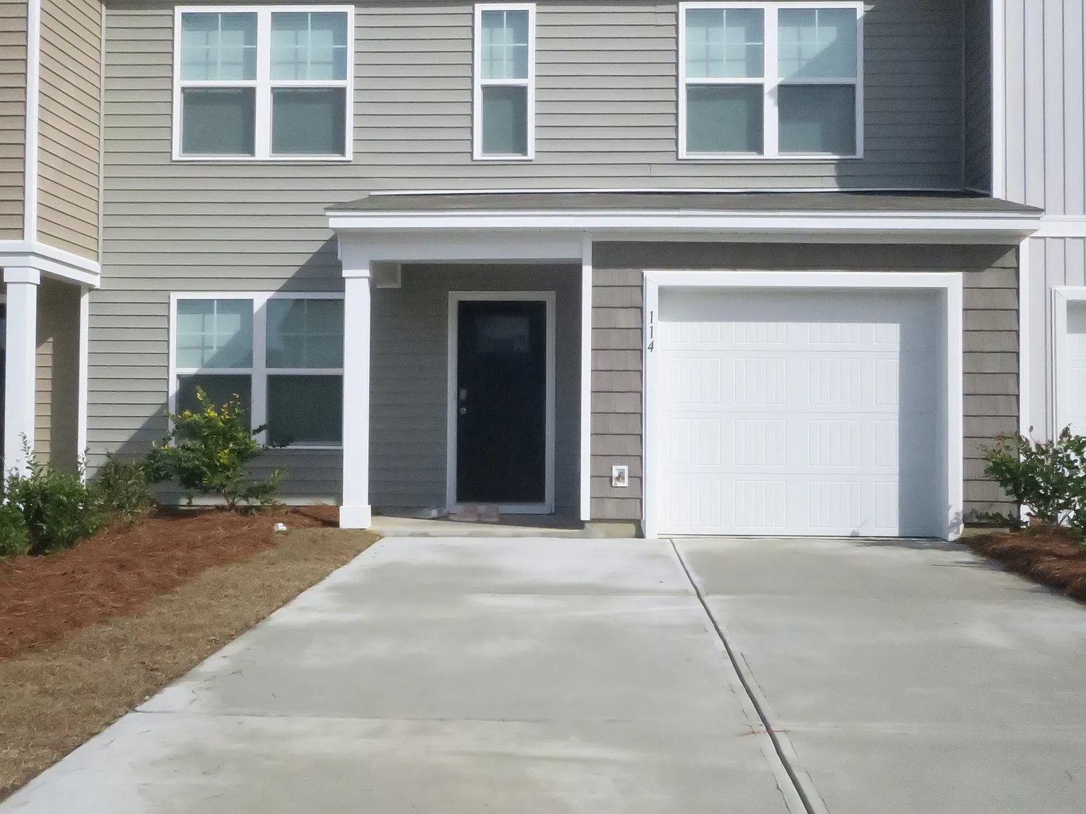 5 bed, 3.5 bath, 2215 sqft, $2,449 — Photo 1